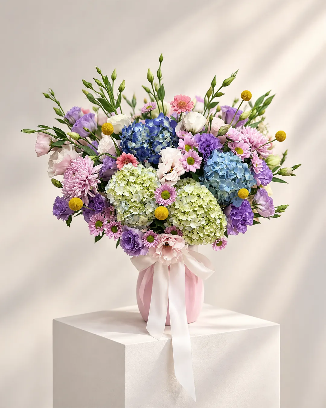 Arreglo Floral en Tonos Pastel con Florero Rosa | Lattice Flores