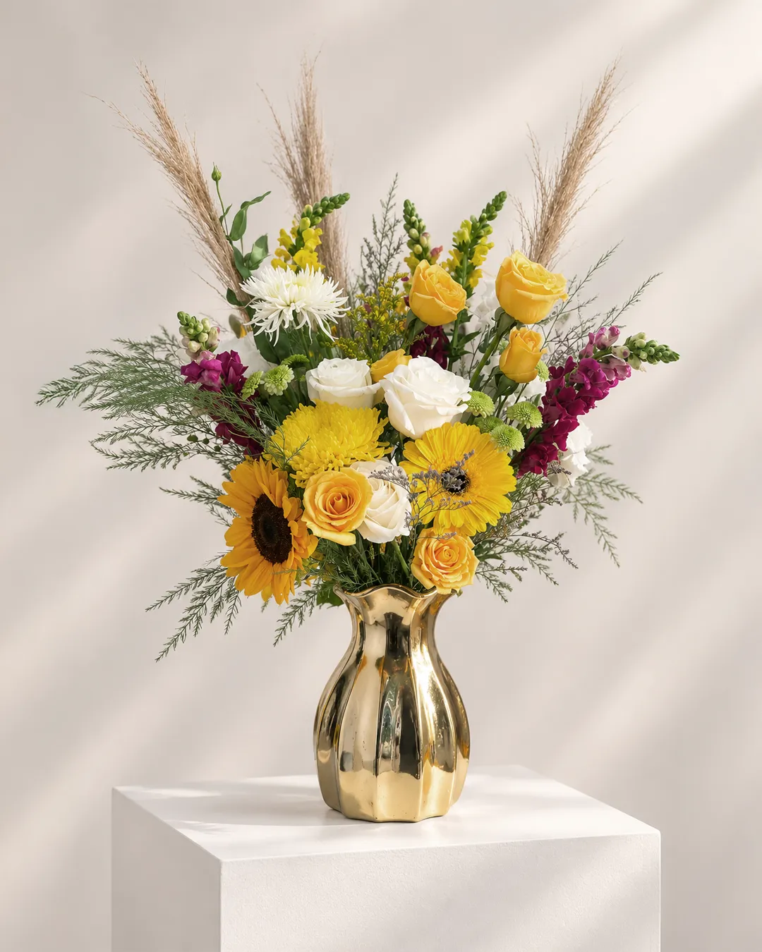 Arreglo Floral Amarillo y Blanco con Florero | Lattice Flores